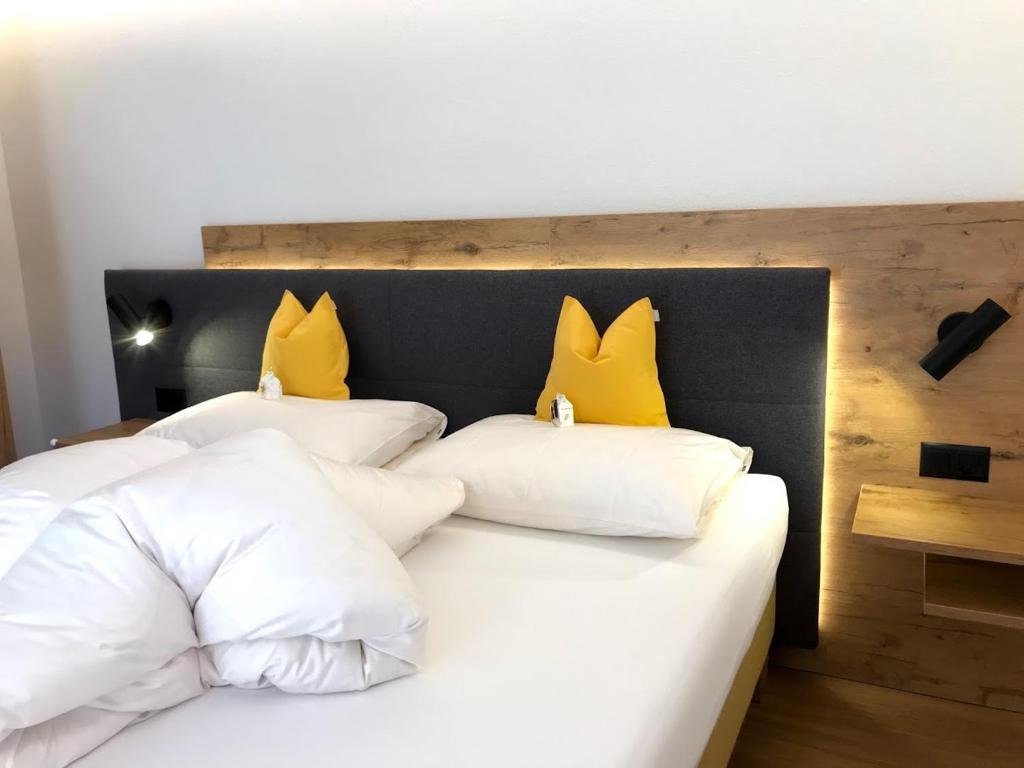 Postel nebo postele na pokoji v ubytování Sonnenhotel Soldanella Sonneck