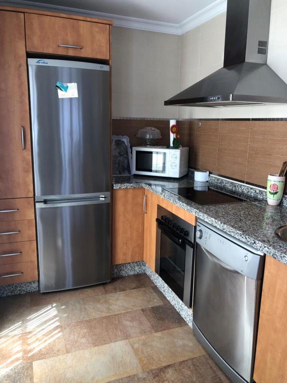 Kuchyň nebo kuchyňský kout v ubytování Casa Rosi, vistas al mar, piscina privada y A/A