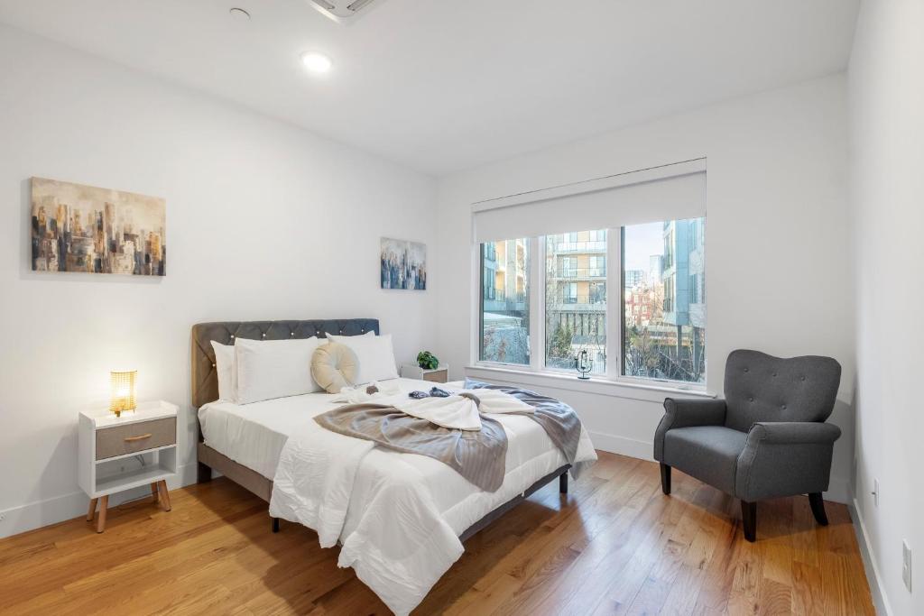 Postel nebo postele na pokoji v ubytování Luxury 1br Nolibs Pool Access