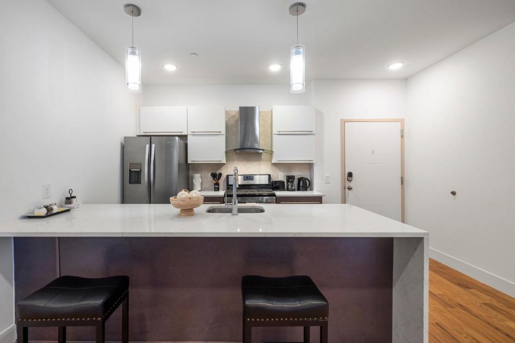 Kuchyň nebo kuchyňský kout v ubytování Luxury 1br Nolibs Pool Access
