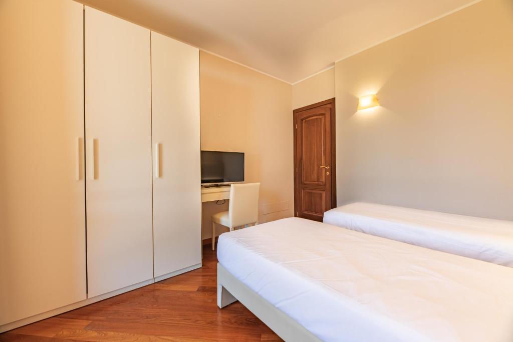 Postel nebo postele na pokoji v ubytování Villa Principessa - Stunning Villa with Panoramic Lake Como Views