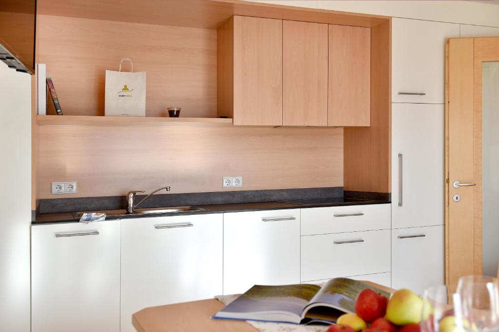 Kuchyň nebo kuchyňský kout v ubytování Haus Rosengarten