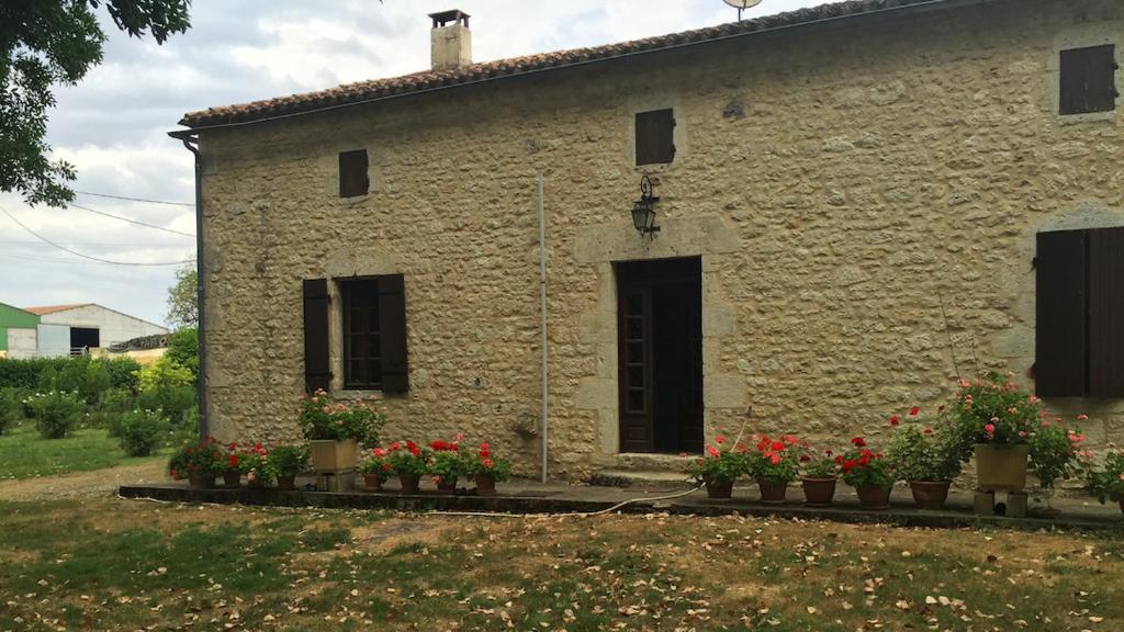 Κήπος έξω από το Poitevins Farmhouse - 5-Bedroom Holiday Home near Duras
