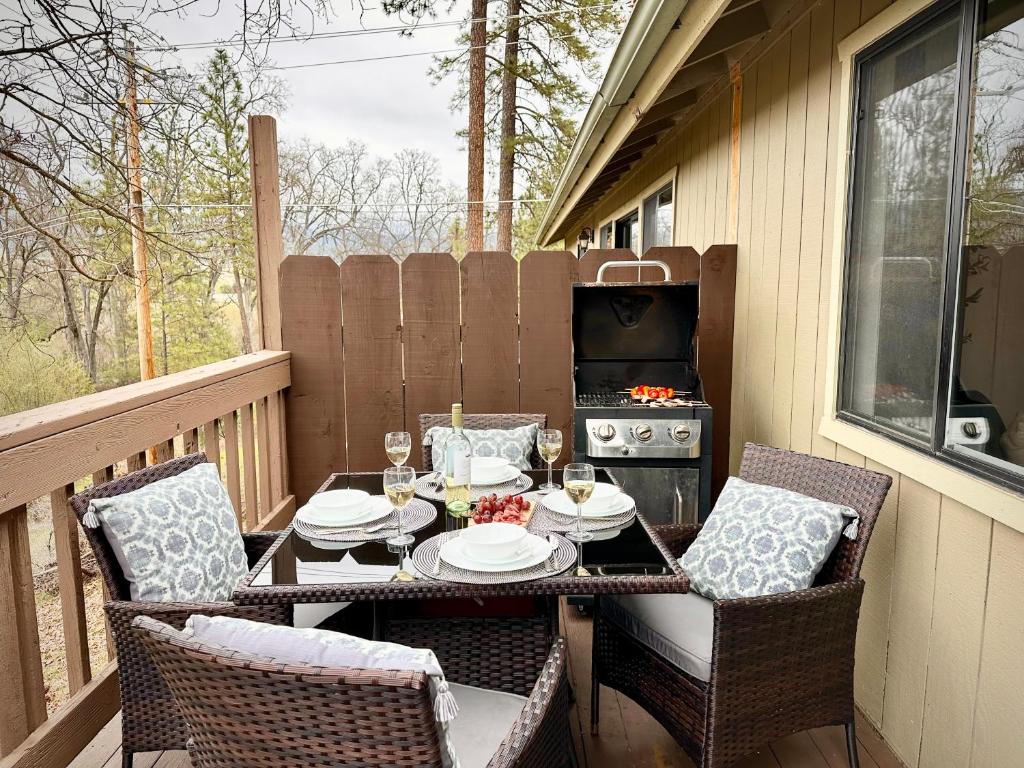 Fotografie z fotogalerie ubytování Yosemite Expedition Chalet with bbq by Casa Oso v destinaci Oakhurst
