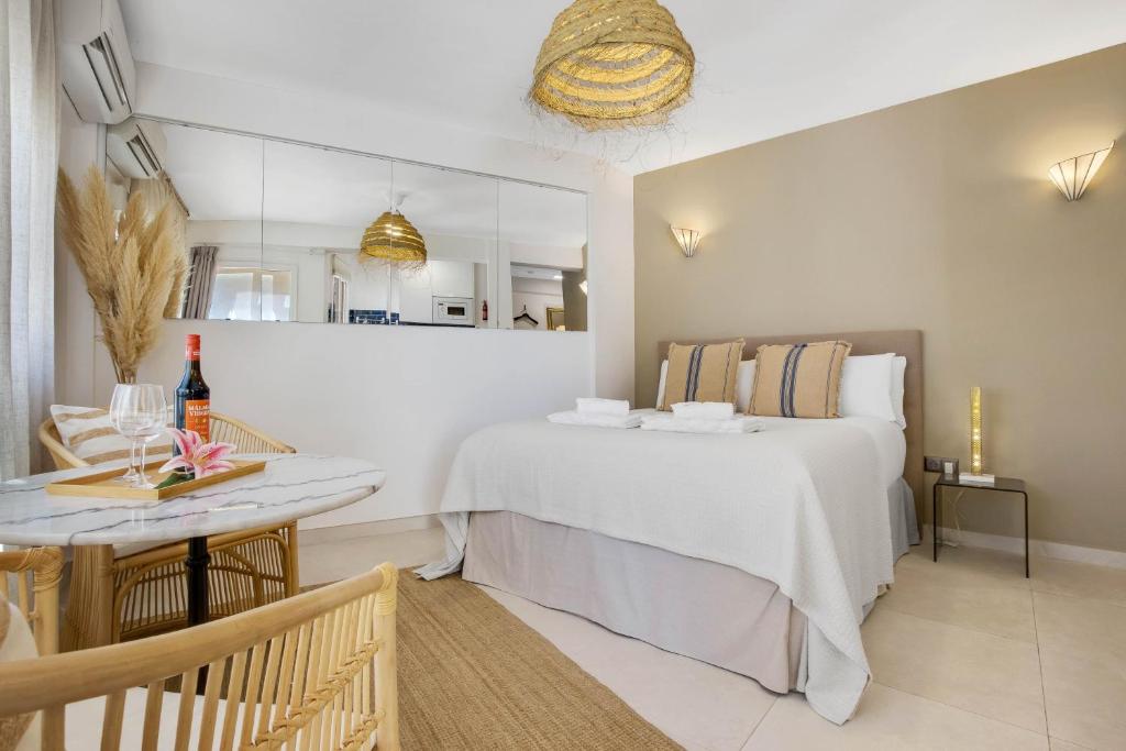 A bed or beds in a room at Shiny Studio with Pool & Carihuela Beach at 500m