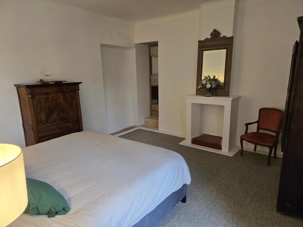 Postel nebo postele na pokoji v ubytování Bastide du Luberon