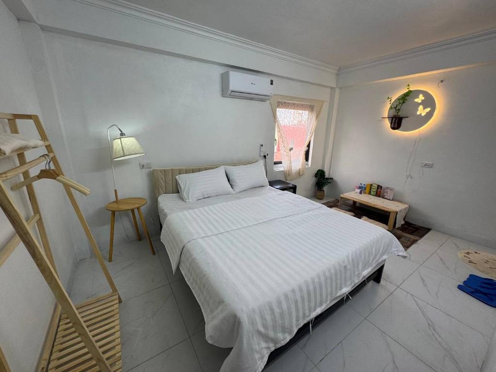 a bedroom with a large white bed in a room at NamiStay Ninh Bình - Linh Đức in Ninh Binh
