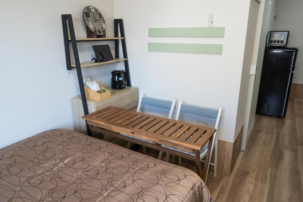 Postel nebo postele na pokoji v ubytování HOTEL 萃 the 3rd-雑餉隈駅前-無人ホテル-HOTEL SUI the third-ZASSHO-Unmanned Hotel