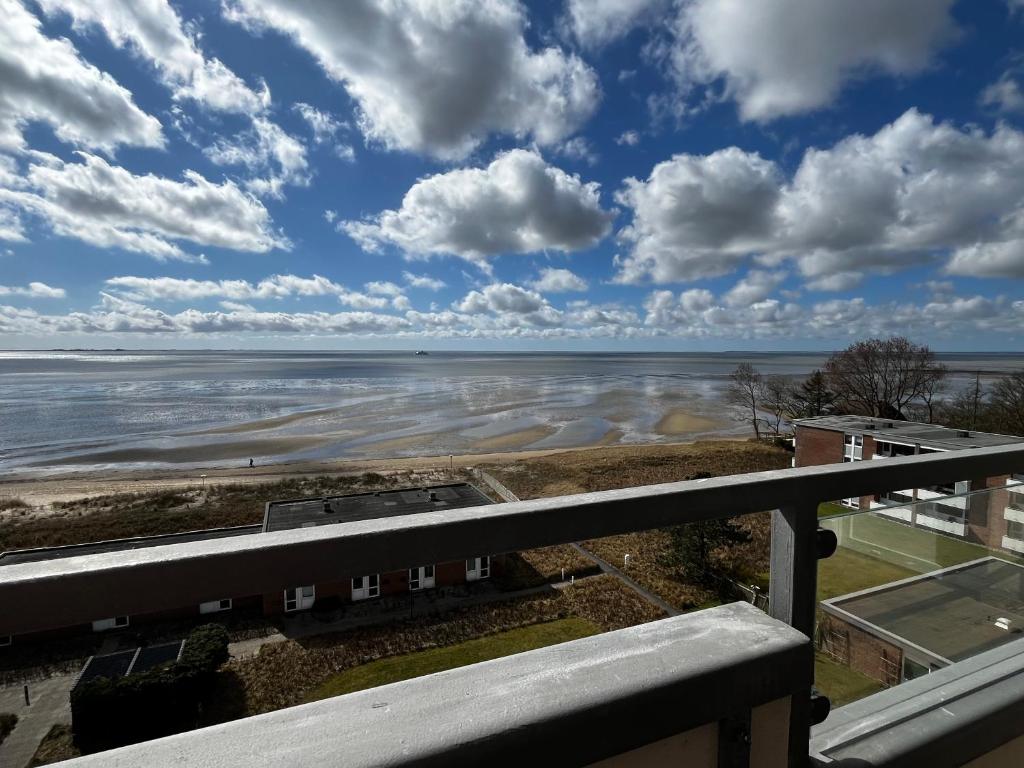 a view of the ocean from a balcony at Haus Uthlande HAus Uthlande Whg 46 Watten Blick in Wyk auf Föhr