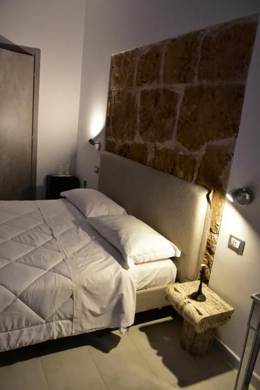 Postel nebo postele na pokoji v ubytování Yllen Rooms