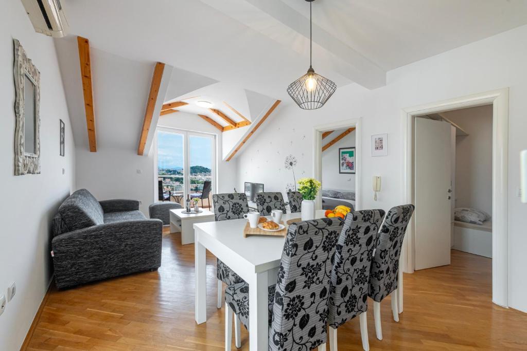 Posedenie v ubytovaní Apartment Mirna