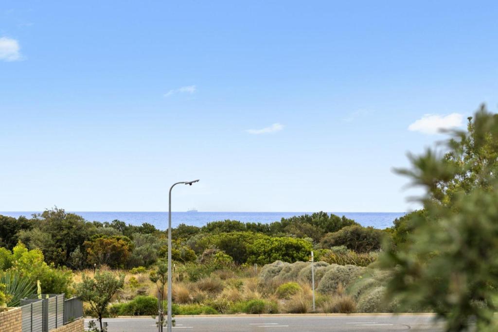 a street light on the side of a road at Miranda Oasis in Torquay