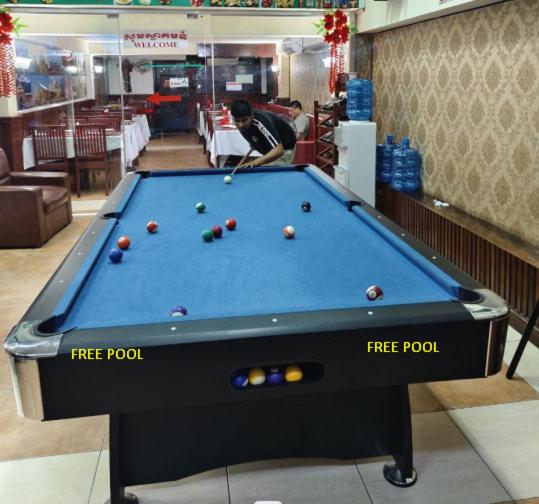 Biliár nebo kulečník v ubytování Galaxy Rs Hotel