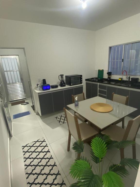 a room with a table and chairs in a kitchen at Apto Novo Jardim Rosinha 04 in Sao Paulo