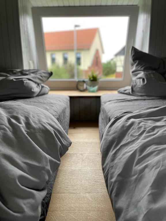 two beds sitting in a room with a window at Bauwagen Villa Sweden in Rauenberg