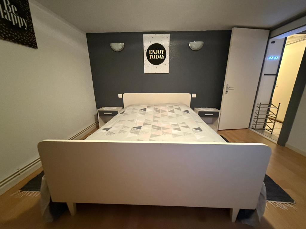 Postel nebo postele na pokoji v ubytování Chambre privée