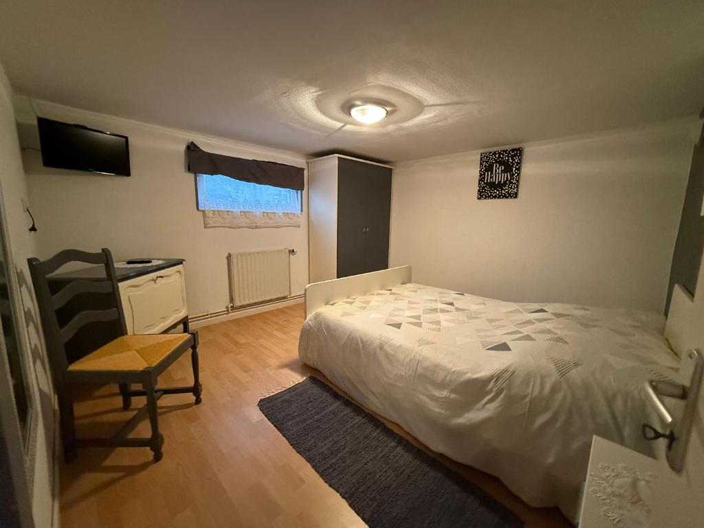 Postel nebo postele na pokoji v ubytování Chambre privée
