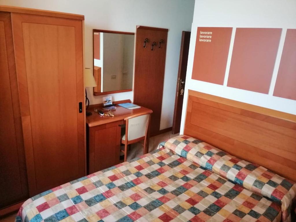 Кровать или кровати в номере Hotel Brigantino Non Dista