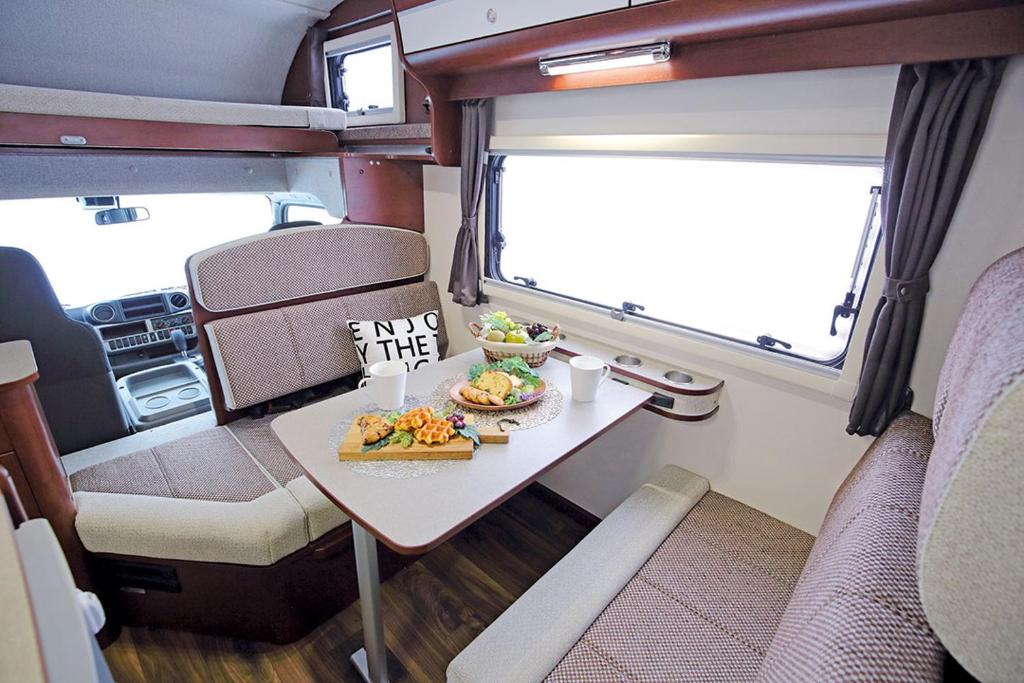 Jídlo v luxury tent nebo okolí