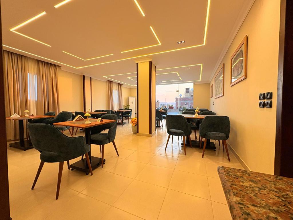 Posezení v ubytování Three Pyramids Boutique Hotel