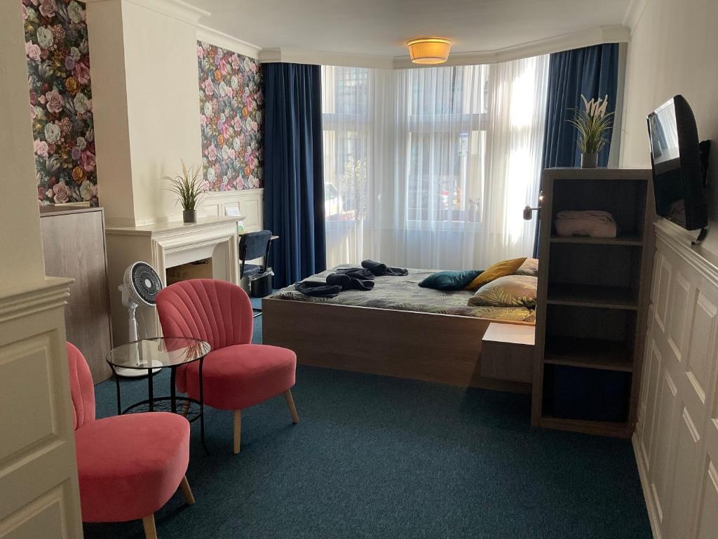 
Deluxe Double Room with Shower
