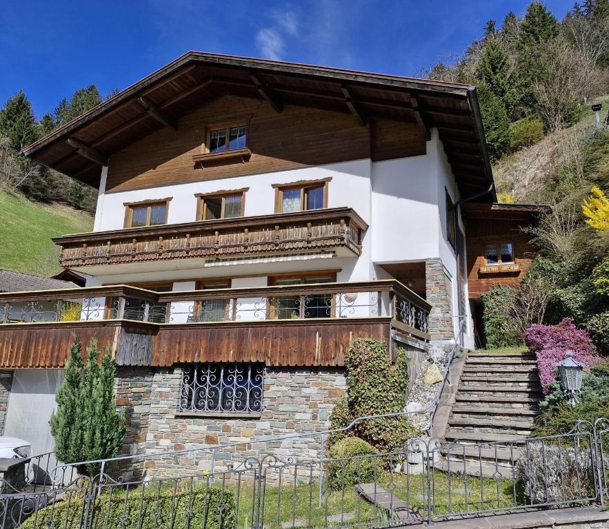 a house with a balcony on a hill at Ferienhaus Bergblick in Sellrain