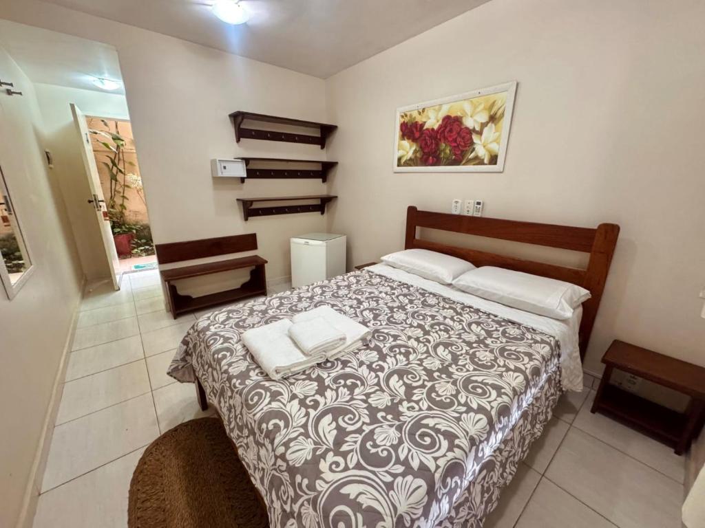 Cama ou camas em um quarto em Yes Hotel Pousada