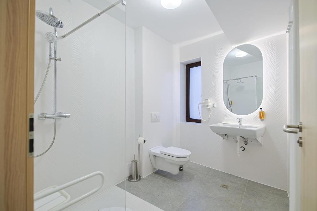 Koupelna v ubytování Potaissa Hotel