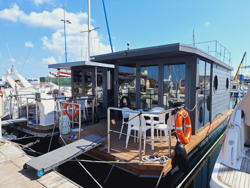Restaurace v ubytování Alghero Houseboat Seabreeze 2