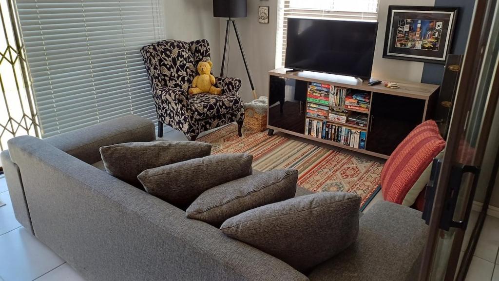 Μια τηλεόραση ή/και κέντρο ψυχαγωγίας στο Sozo - our place at the ocean