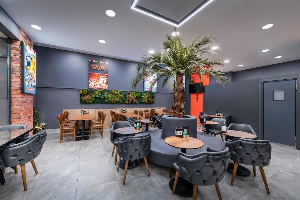 Um restaurante ou outro lugar para comer em Elite Hotels Istanbul Airport