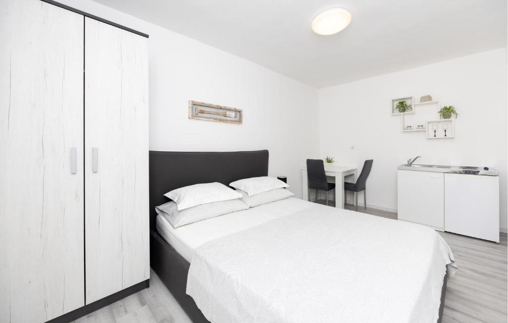 Posteľ alebo postele v izbe v ubytovaní Holiday Home Kastel Kambelovac 11