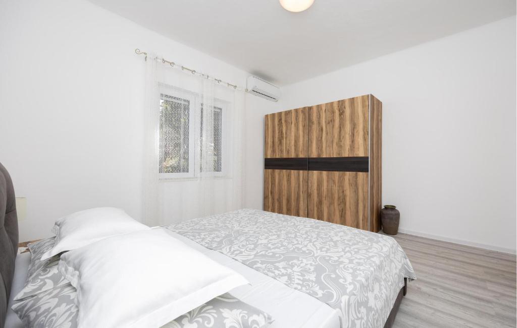 Posteľ alebo postele v izbe v ubytovaní Holiday Home Kastel Kambelovac 11
