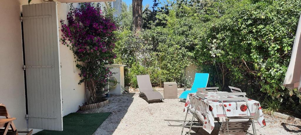 Κήπος έξω από το Appartement avec jardin et parking