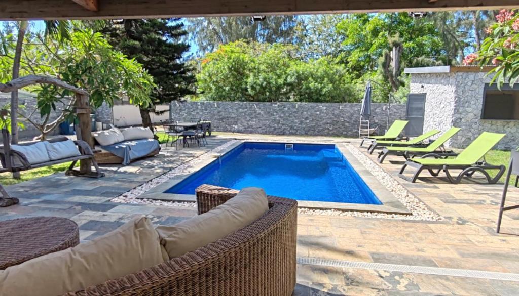 Piscina di La case Moana à l'Hermitage les bains o nelle vicinanze