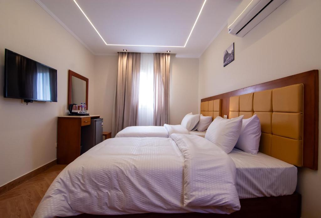 Postel nebo postele na pokoji v ubytování Three Pyramids Boutique Hotel