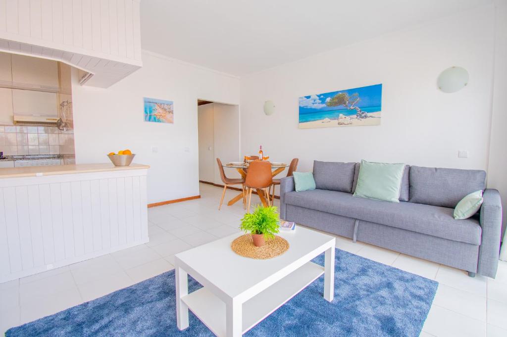 Rocha Beach Apartment, with Pool, 100m from the beach!