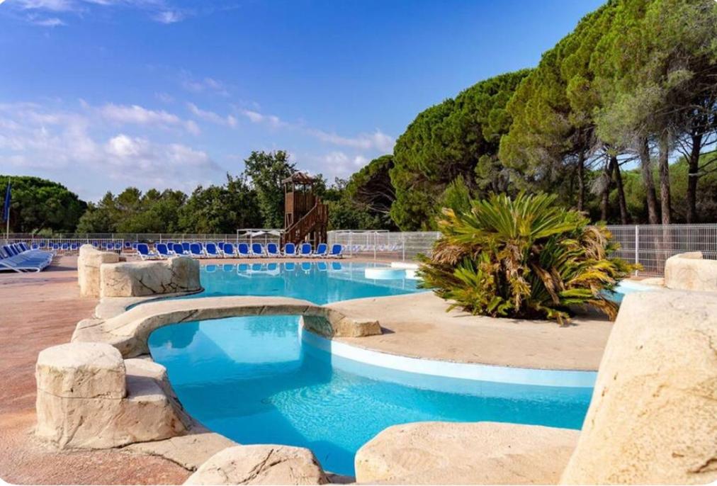 Photo de la galerie de l'établissement Camping Montana Parc 5 étoiles, à Puget-sur Argens