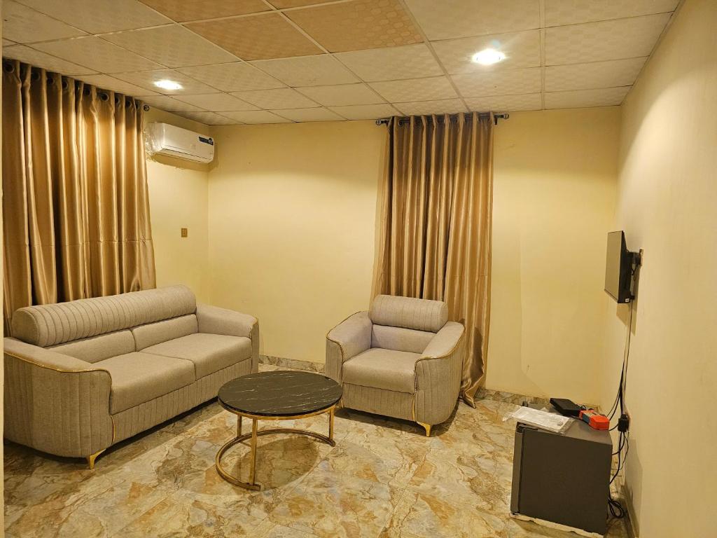Posezení v ubytování BMH Hotel & Suites