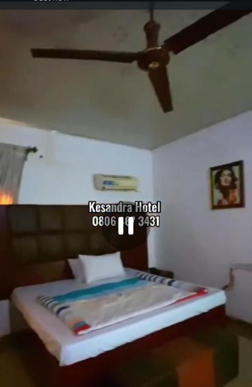Postel nebo postele na pokoji v ubytování Kesandra Hotel & Suites
