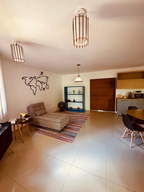 Køkken eller tekøkken på Charming little paradise steps away from the beach