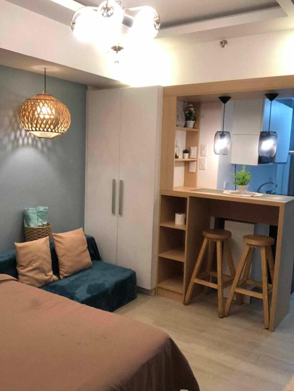 Posezení v ubytování 20th floor Studio with 2 BEDS,Hi-Speed WIFI, NETFLIX,WIFI,YTpremium,Games,Washer,Kitchen,HIghFloor,BALCONY