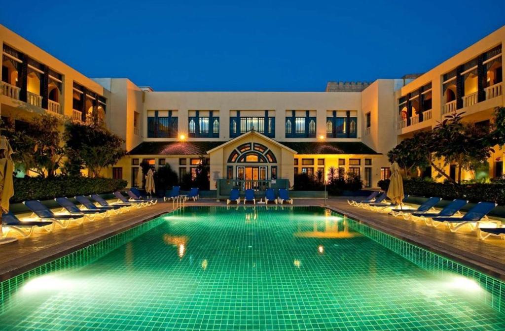 Bazén v ubytování Appartement 4 personnes bien équipé dans un hôtel 4 étoiles en Tunisie nebo v jeho okolí