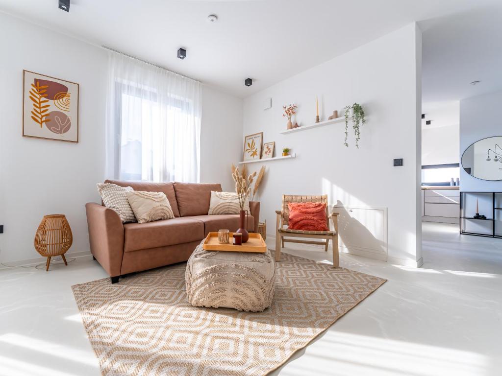 a living room with a couch and a table at Seiches Komfort Ferienwohnung in Bensheim