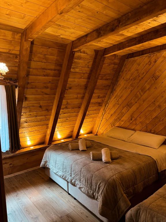 Postel nebo postele na pokoji v ubytování Guesthouse Prrockaj Theth