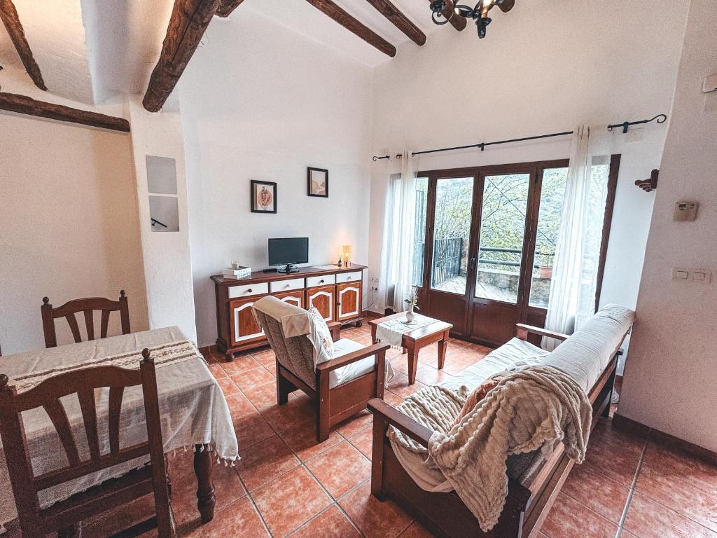 A television and/or entertainment centre at El Vergel de Berchules