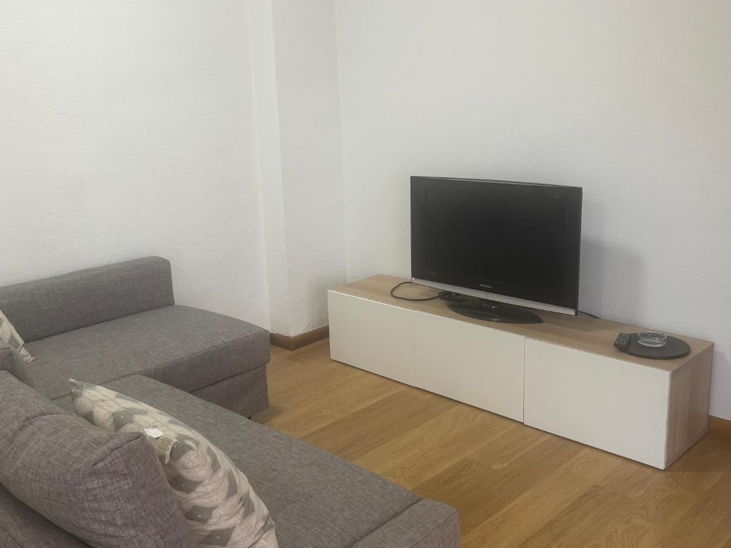 Et tv og/eller underholdning på Calderon centro Almeria