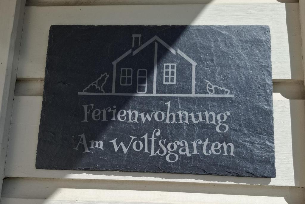 a sign for a house on a wall at FeBo am Wolfsgarten in Bad Harzburg