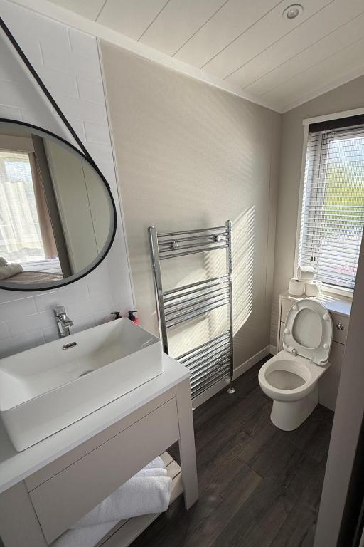 Malton 2-Bed Lodge Sleeps 4 Pet Friendly 5