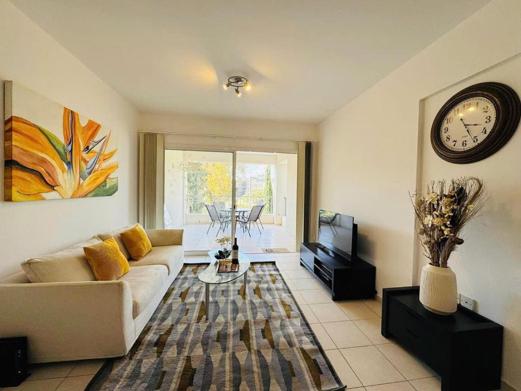 Posezení v ubytování Cozy 2BR APT - Swimming pool - Hesperides